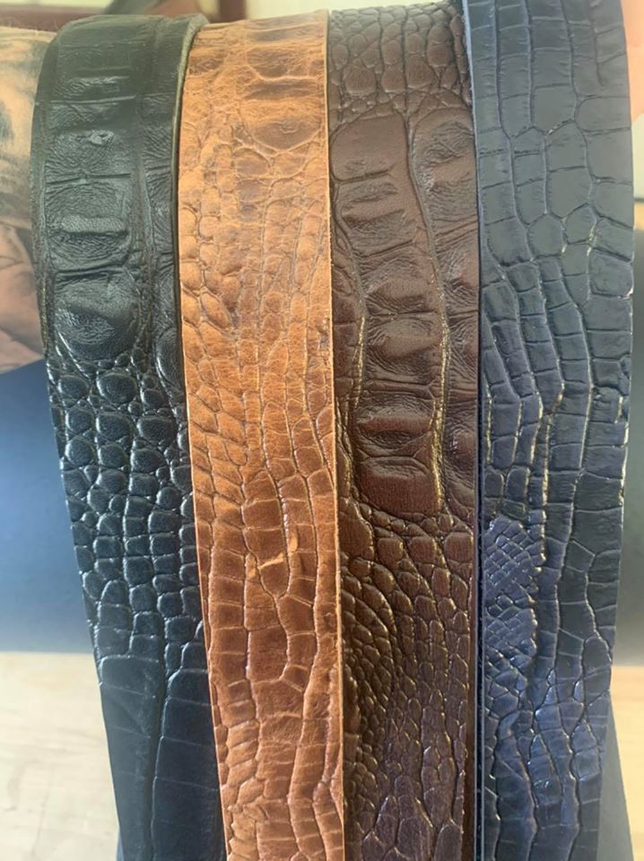 COLLIER CHIEN EN CUIR CROCO